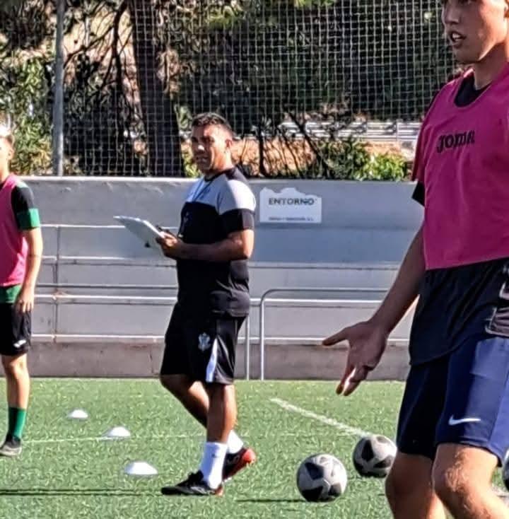 Iván Fraile en campo de fútbol